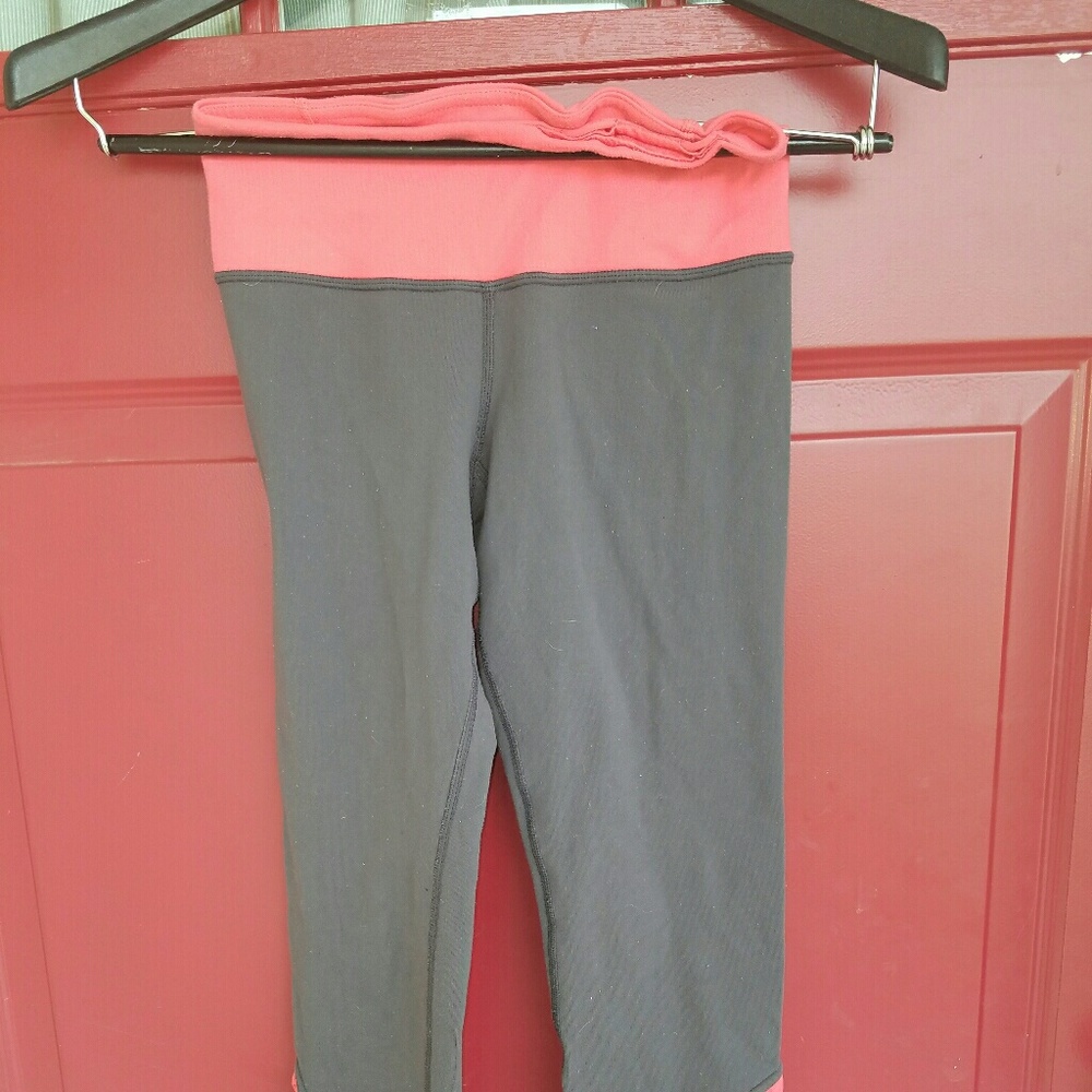 Lululemon gray and coral ruched legs crops